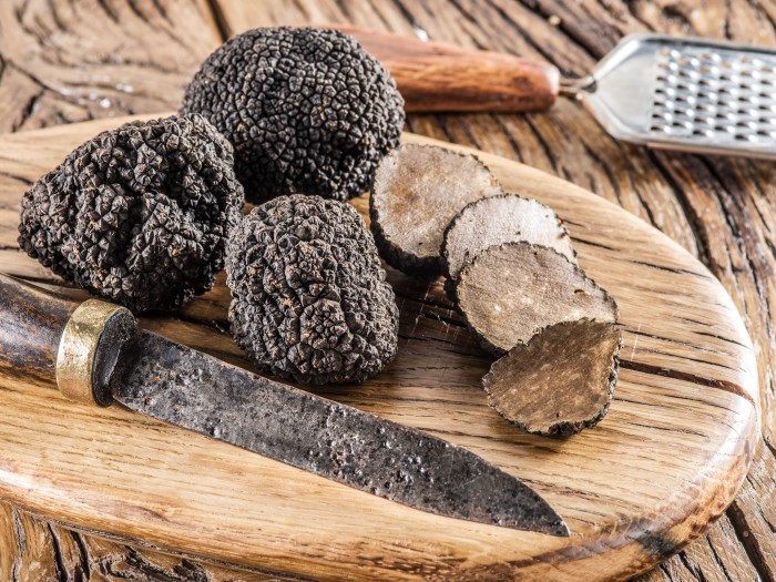 Préparer les truffes noires