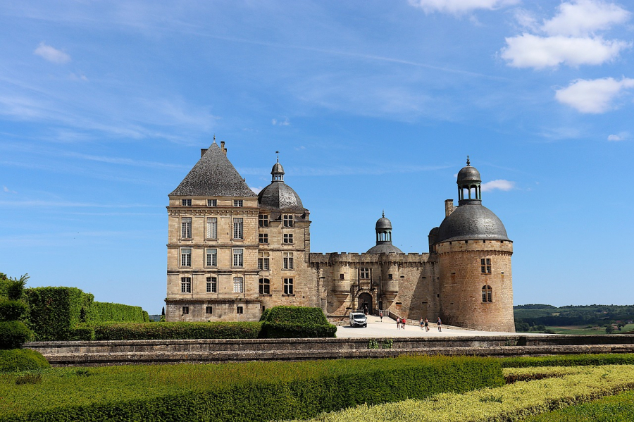 Quels sont les types de locations du camping La Sagne à Sarlat en Dordogne ?